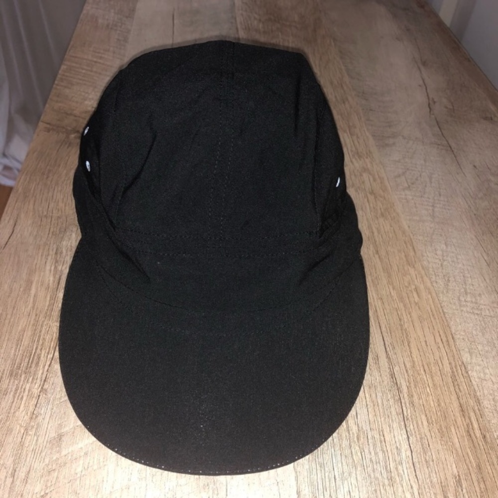 Lululemon runners hat excellent condition!